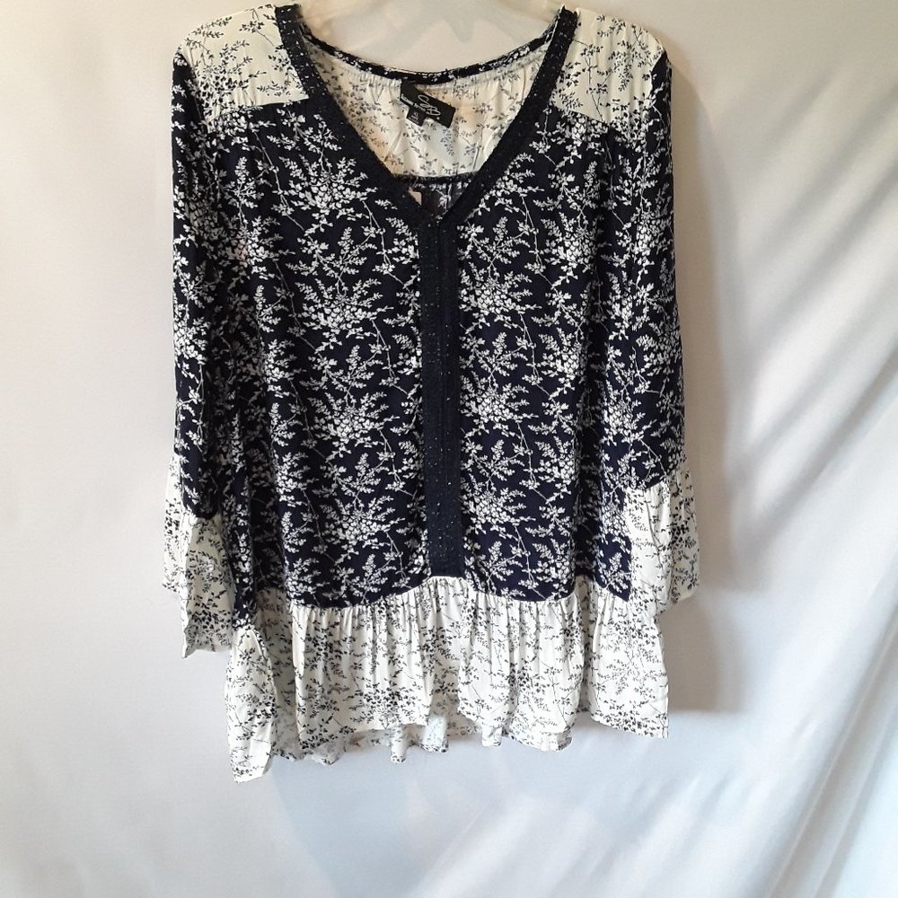 Suzanne Betro Navy and White Floral Ruffle Hem Blouse